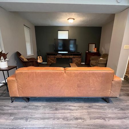 **Stylish Pet Friendly 3 Bedroom House** Клівленд Екстер'єр фото